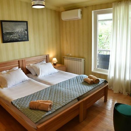 4Bd Appartaments With Cozy Garden Tbilisi Exteriör bild