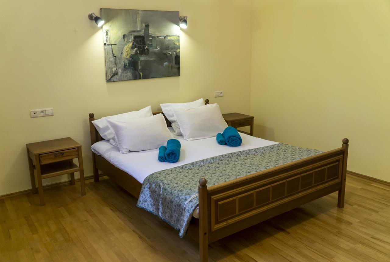 4Bd Appartaments With Cozy Garden Tbilisi Exteriör bild