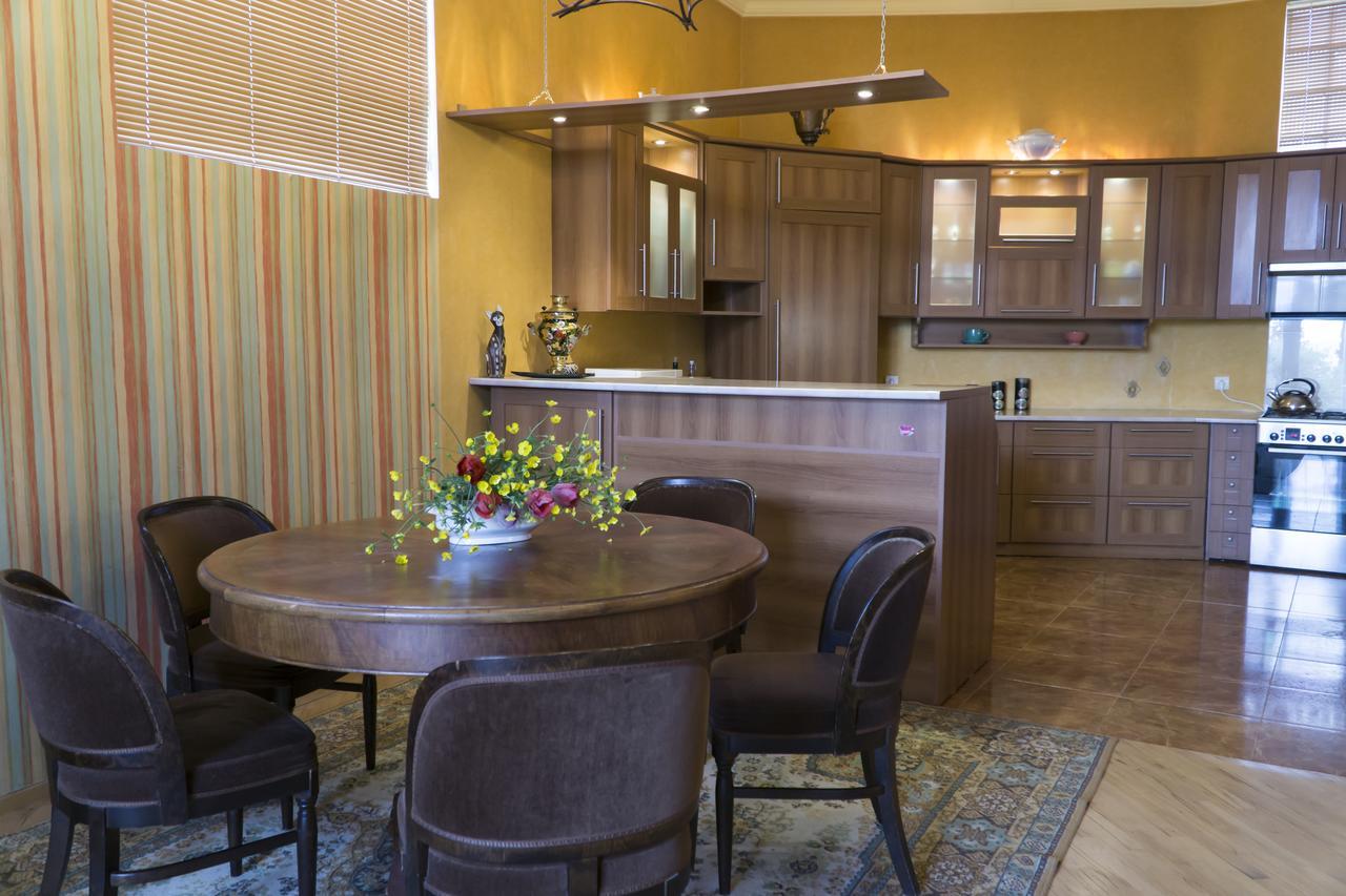 4Bd Appartaments With Cozy Garden Tbilisi Exteriör bild