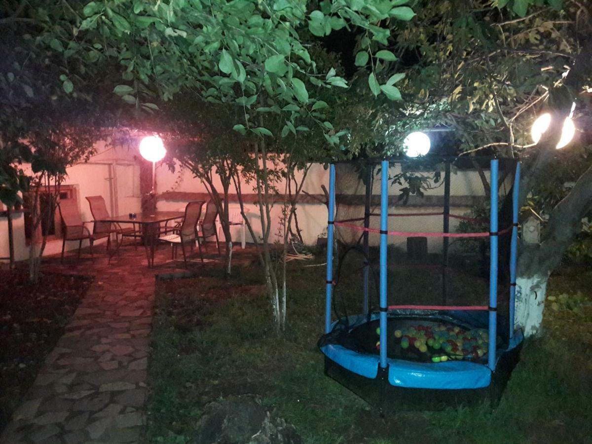 4Bd Appartaments With Cozy Garden Tbilisi Exteriör bild